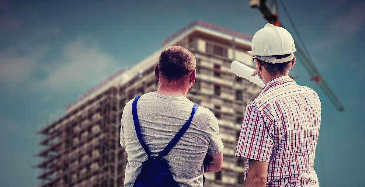 Operaio e direttore lavori - Foto di Michal Jarmoluk da Pixabay