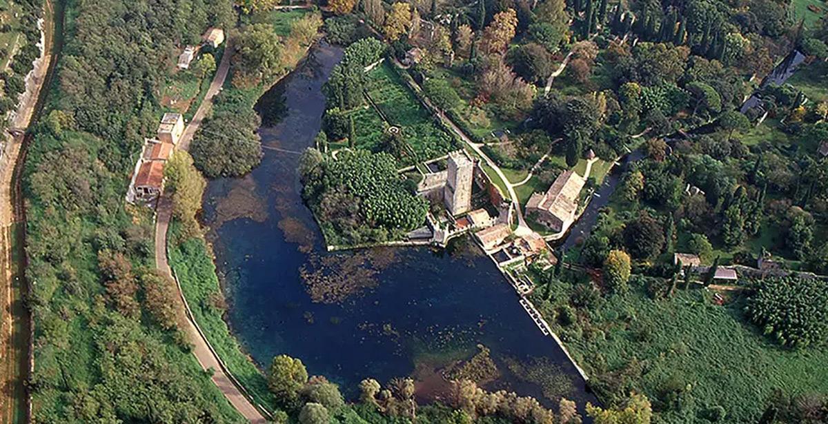 Giardino di Ninfa - foto da visitlazio.com