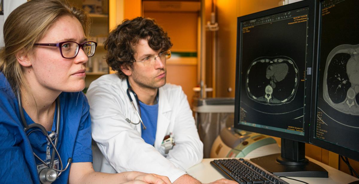 Ricercatori medici - Photo by Günter Valda on Unsplash