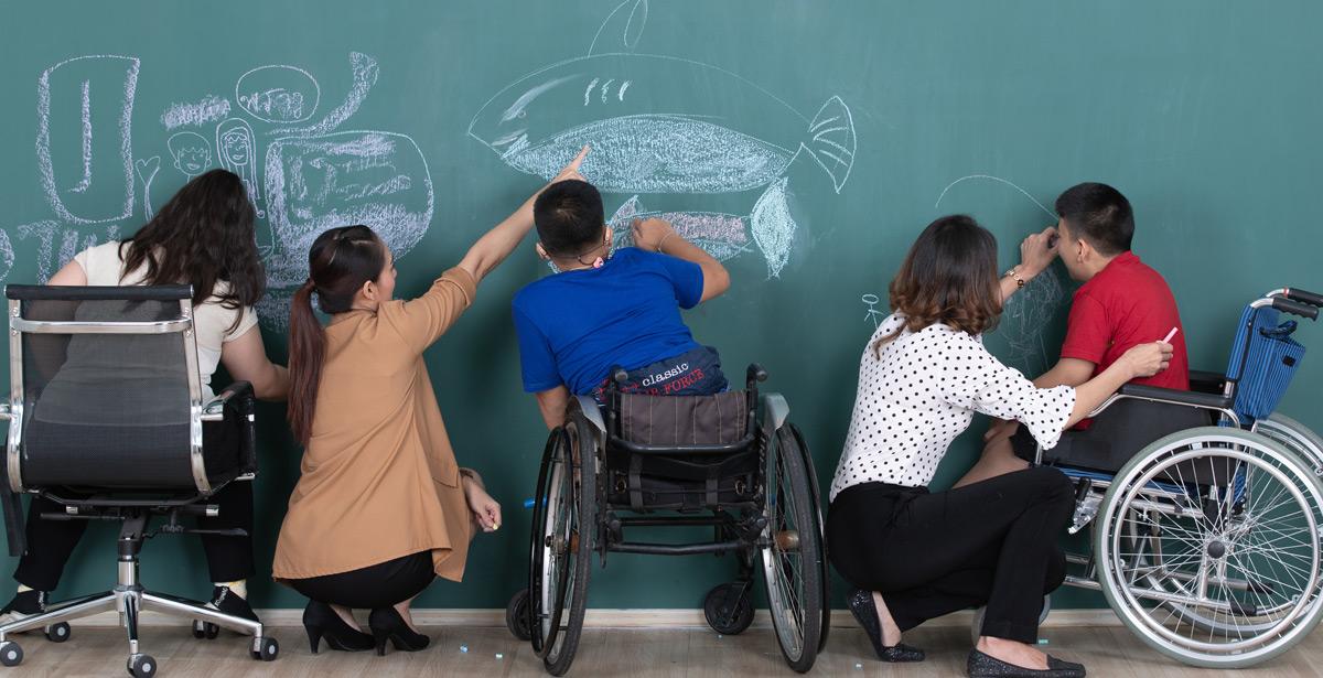 Studenti speciali - Foto di Bangkok Click Studio da Adobe Stock