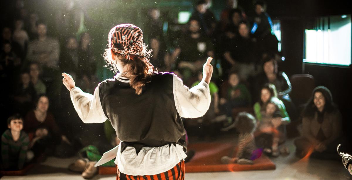 Dimostrazione teatrale - Foto di Valmedia a Adobe Stock