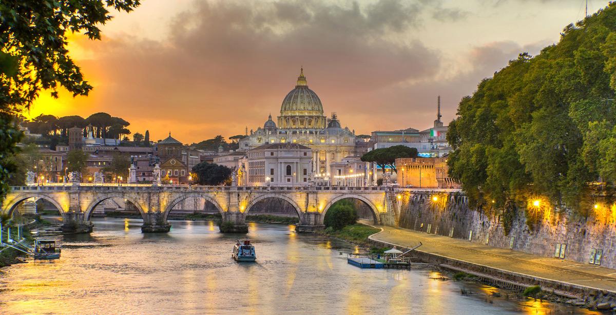 Battello sul Tevere - Foto di rochagneux da Adobe Stock