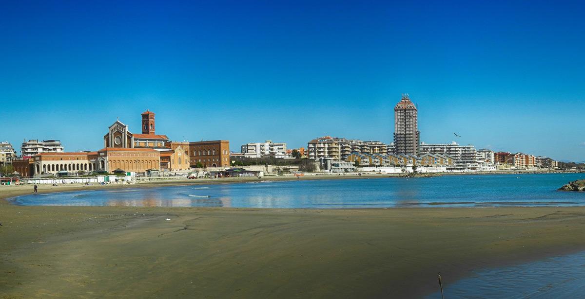 Spiaggia di Nettuno - Foto di Michael da Adobe Stock