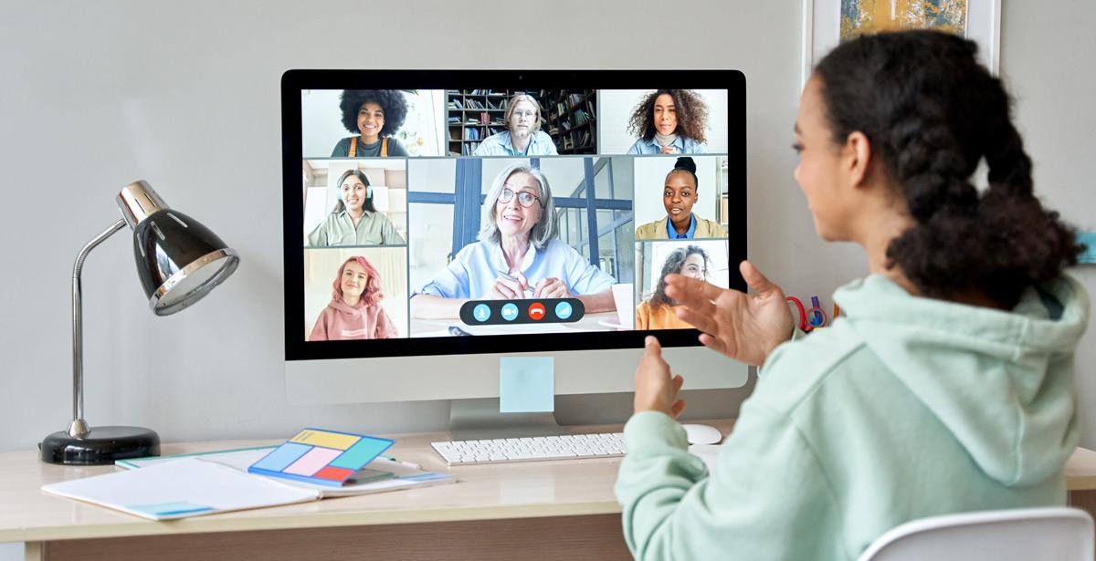 Ragazza impegnata in dad - Foto di insta_photos da Adobe Stock