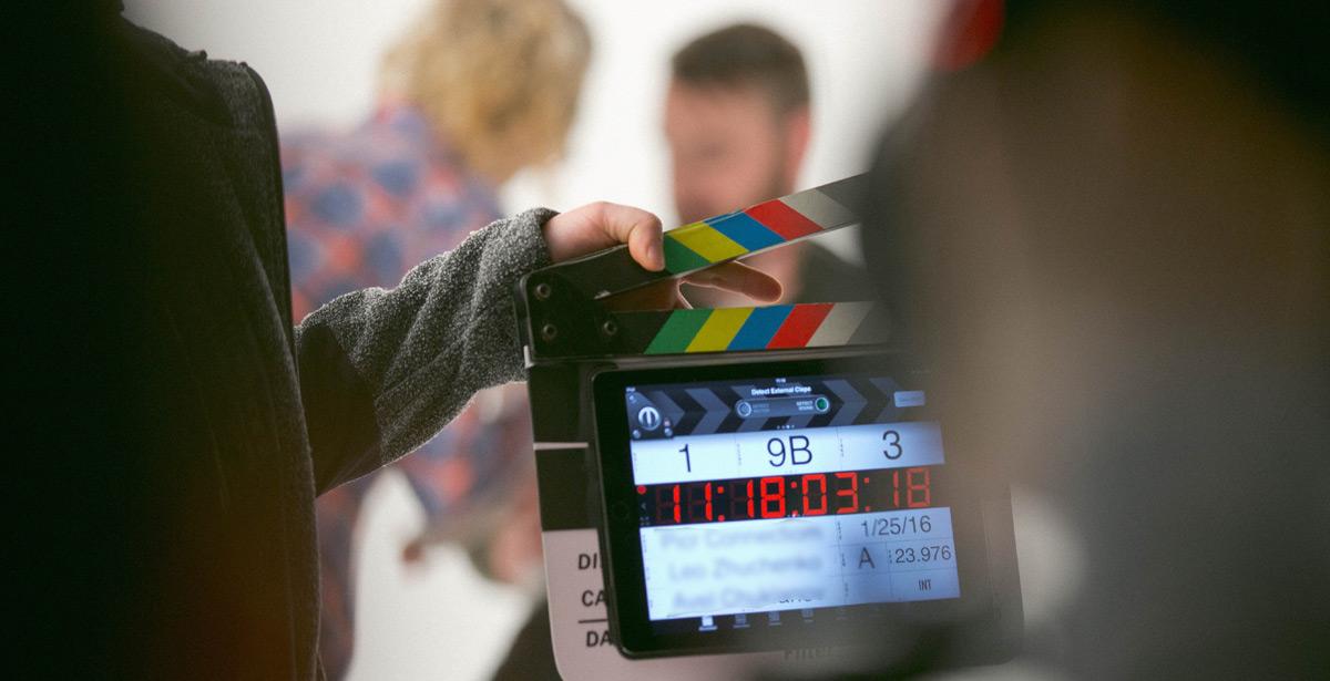 Ciack pronto su set cinematografico - Photo by Avel Chuklanov on Unsplash