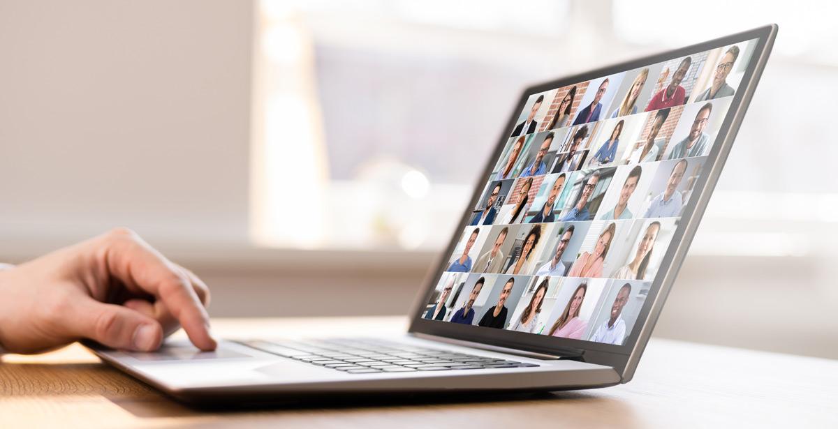 Laptop con videoconferenza in corso - Foto di Andrey Popov da Adobe Stock