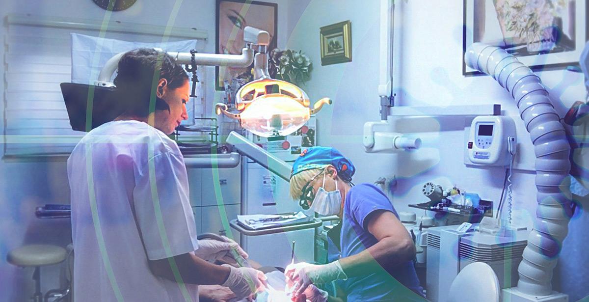 Odontoiatra ed assistente al lavoro - Foto di Ri Butov da Pixabay