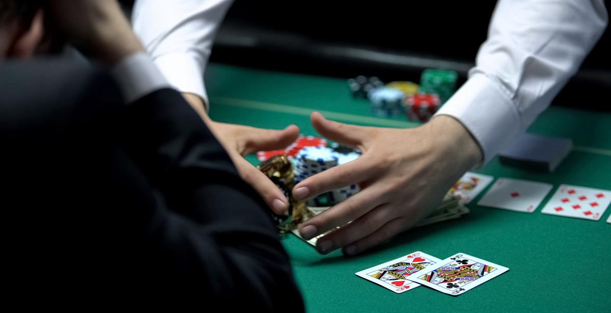 Banco vince contro un giocatore al casinò - Foto di motortion da Adobe Stock