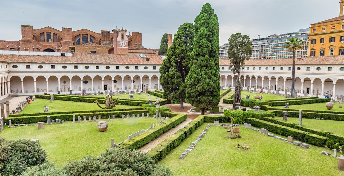 Chiostro di Michelangelo nelle Terme di Diocleziano Roma - Foto di Takashi Images da Adobe Stock