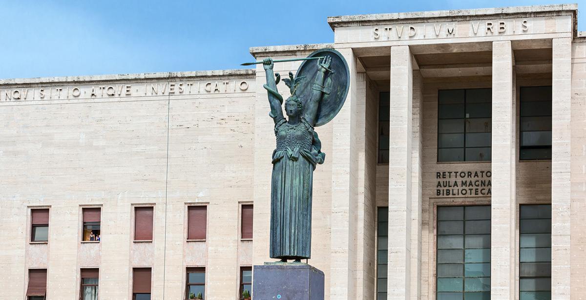 Statua di Minerva Universtià La Sapienza Roma - Foto di Enzoartinphotography da Adobe Stock