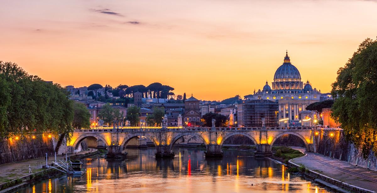 Skyline di Roma con Ponte Vittorio Emanuele II - Foto di daliu da Adobe Stock