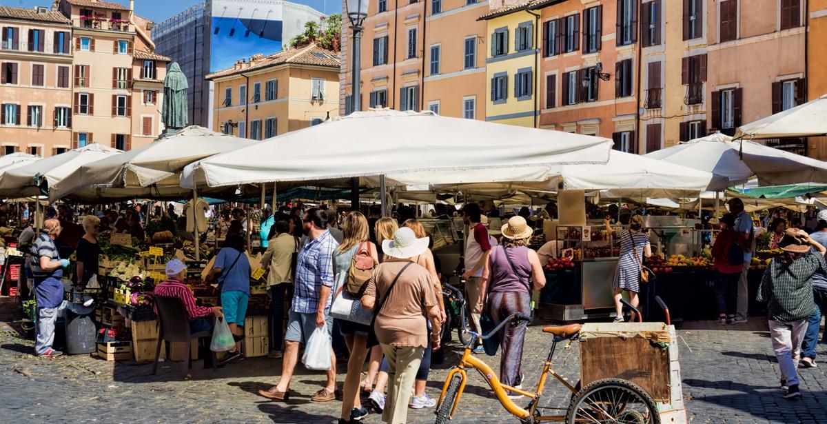 Banchi del mercato di Campo dè Fiori Roma - Foto di ArTo da Adobe Stock