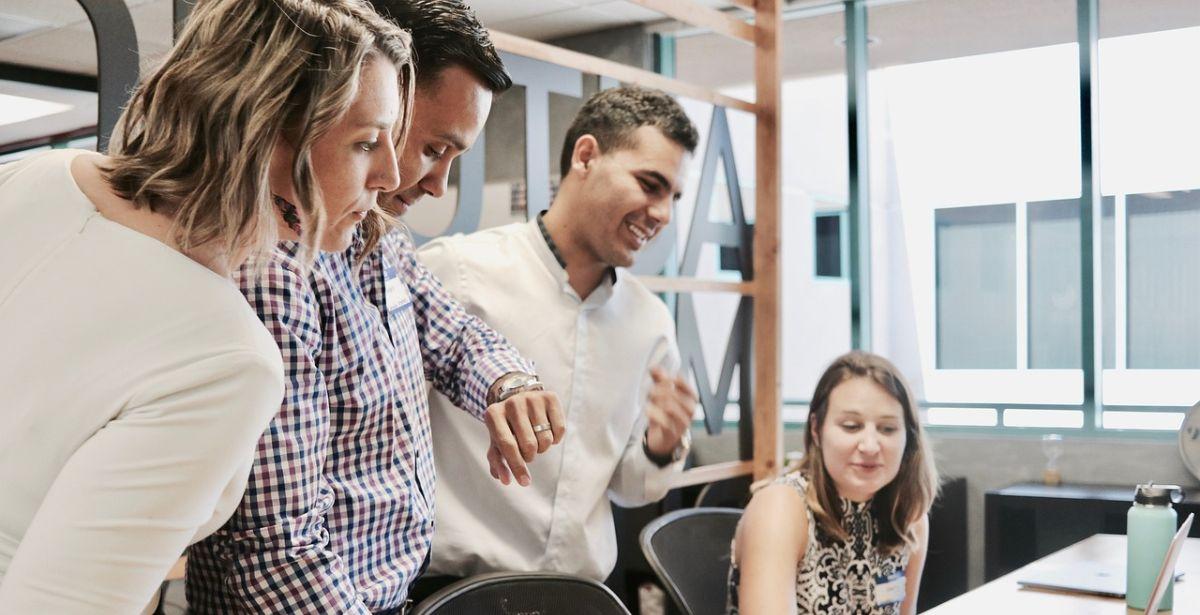 Gruppo lavoro - Foto di <a href="https://pixabay.com/it/users/campaign_creators-9720680/?utm_source=link-attribution&utm_medium=referral&utm_campaign=image&utm_content=3724797">Tammy Duggan-Herd</a> da <a href="https://pixabay.com/it//?utm_source=link-attribution&utm_medium=referral&utm_campaign=image&utm_content=3724797">Pixabay</a>