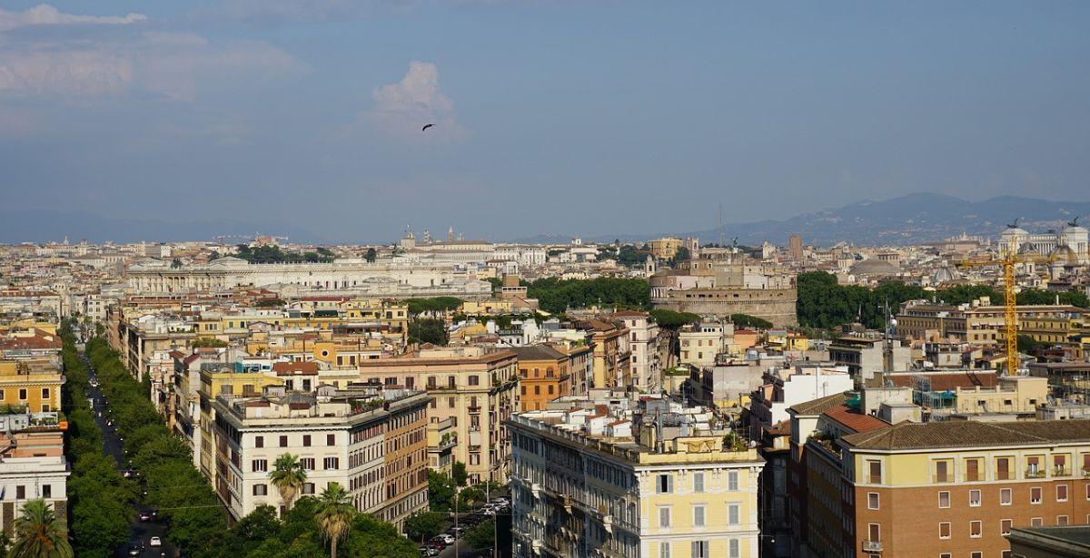 Roma - Foto di <a href="https://pixabay.com/it/users/babak20-17821076/?utm_source=link-attribution&utm_medium=referral&utm_campaign=image&utm_content=6147074">Babak Habibi</a> da <a href="https://pixabay.com/it//?utm_source=link-attribution&utm_medium=referral&utm_campaign=image&utm_content=6147074">Pixabay</a>