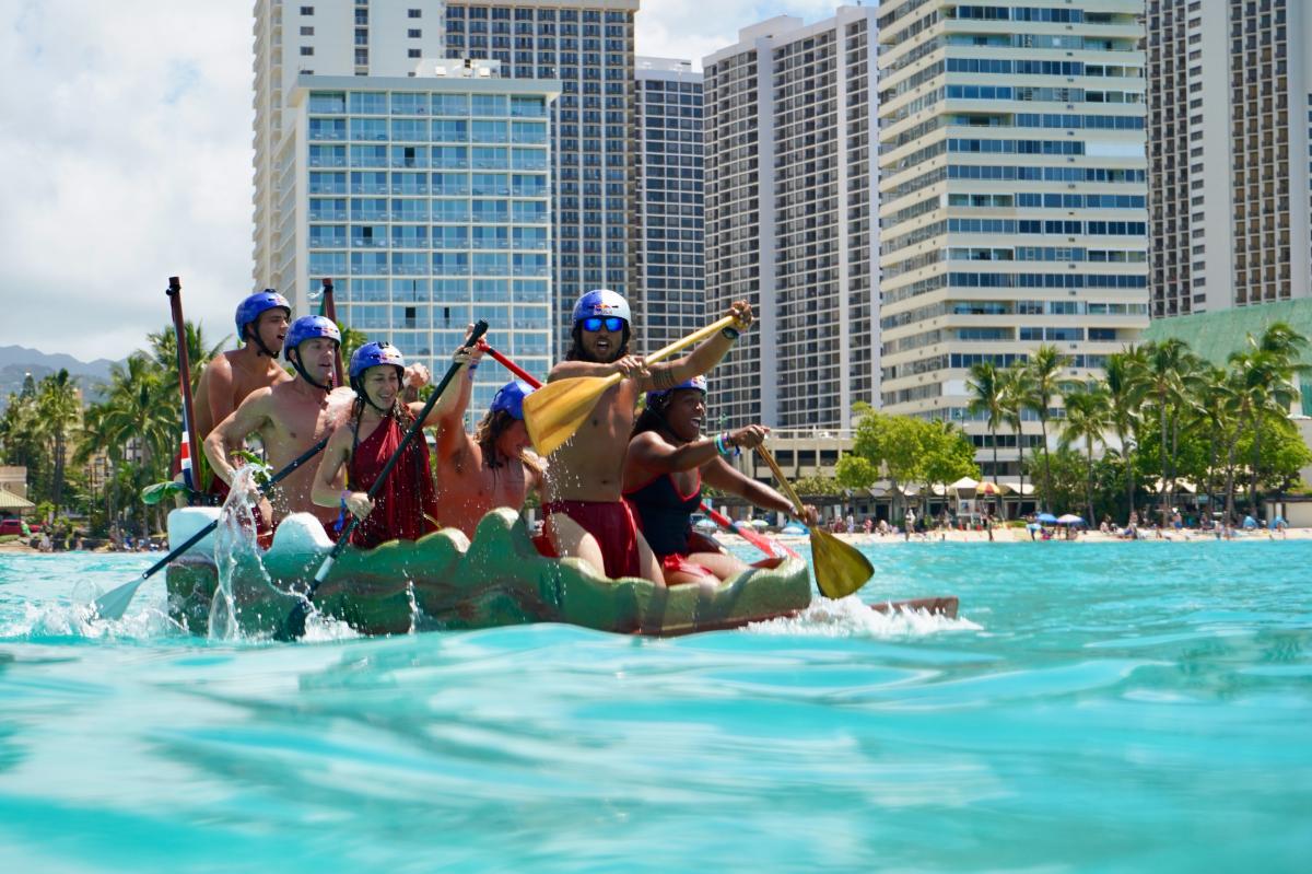 Mare turismo - Foto di Paul Buijs: https://www.pexels.com/it-it/foto/mare-persone-acqua-oceano-11682107/