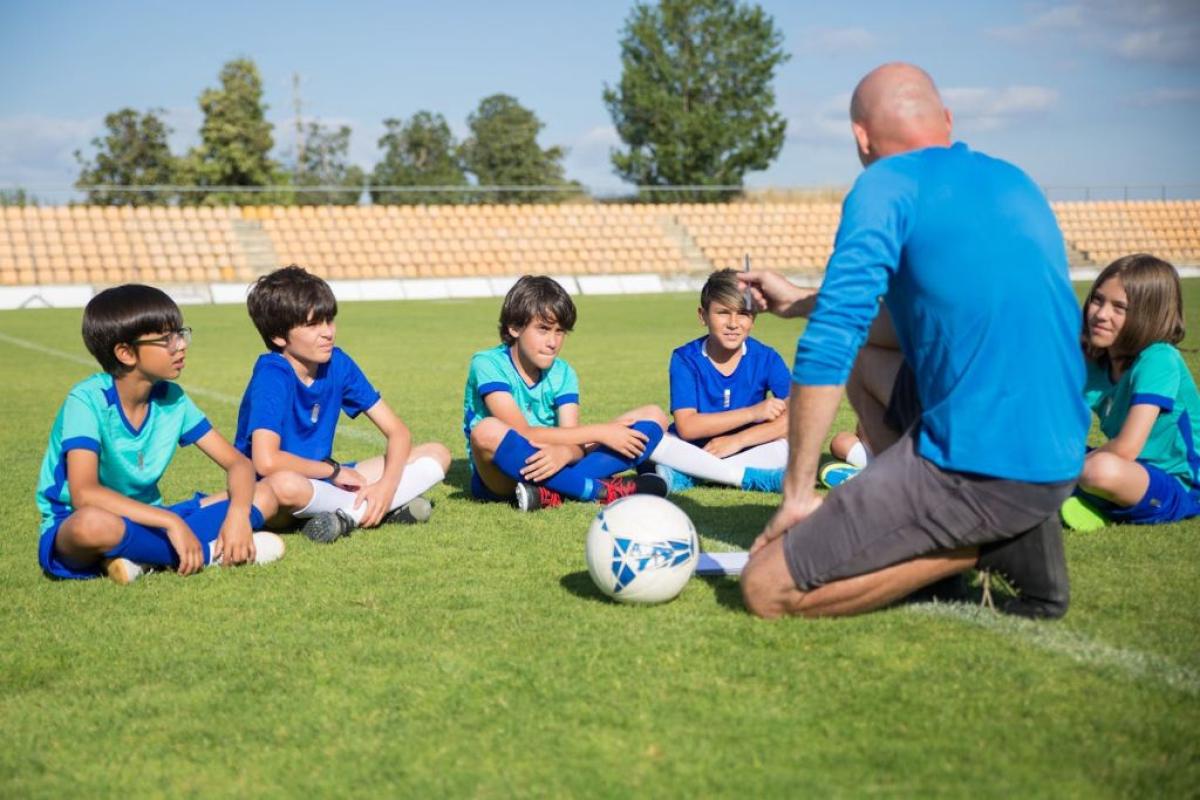 Sport ragazzi - Foto di Kampus Production: https://www.pexels.com/it-it/foto/sport-allenatore-carrozza-bambini-8941567/