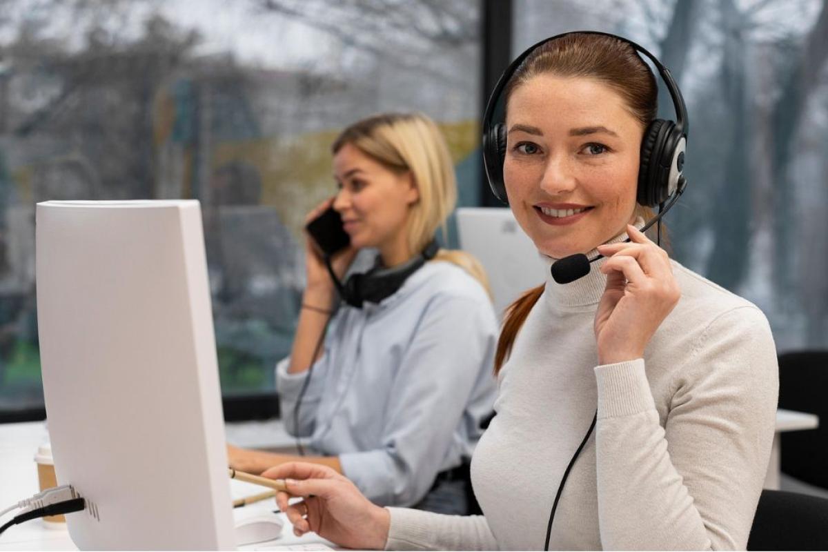 Call center - Foto di <a href="https://pixabay.com/it/users/telesolutionscallcentr-43827948/?utm_source=link-attribution&utm_medium=referral&utm_campaign=image&utm_content=8754751">Tele Solutions Call Central</a> da <a href="https://pixabay.com/it//?utm_source=link-attribution&utm_medium=referral&utm_campaign=image&utm_content=8754751">Pixabay</a>
