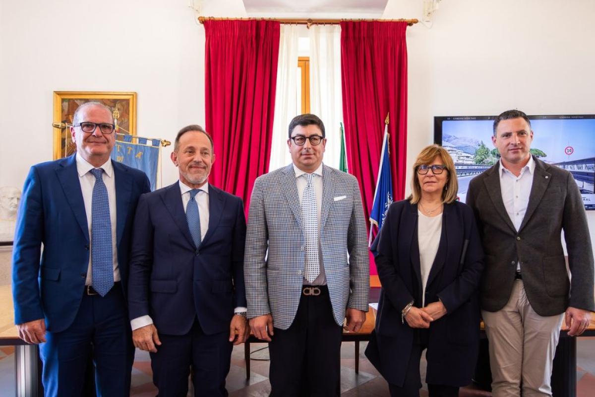 Fotocopertina Via Flacca