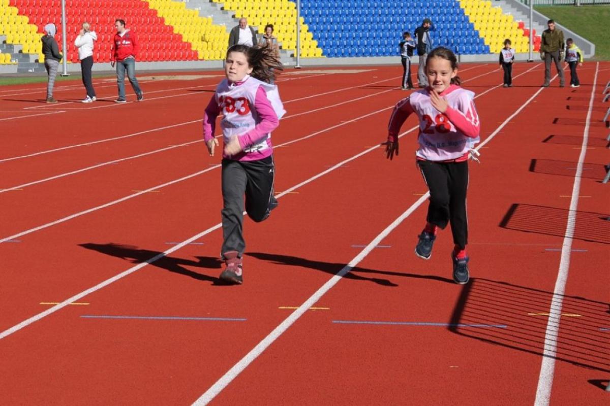 Atletica bambini - Foto di <a href="https://pixabay.com/it/users/yasdo-14344255/?utm_source=link-attribution&utm_medium=referral&utm_campaign=image&utm_content=6063566">YasDO</a> da <a href="https://pixabay.com/it//?utm_source=link-attribution&utm_medium=referral&utm_campaign=image&utm_content=6063566">Pixabay</a>