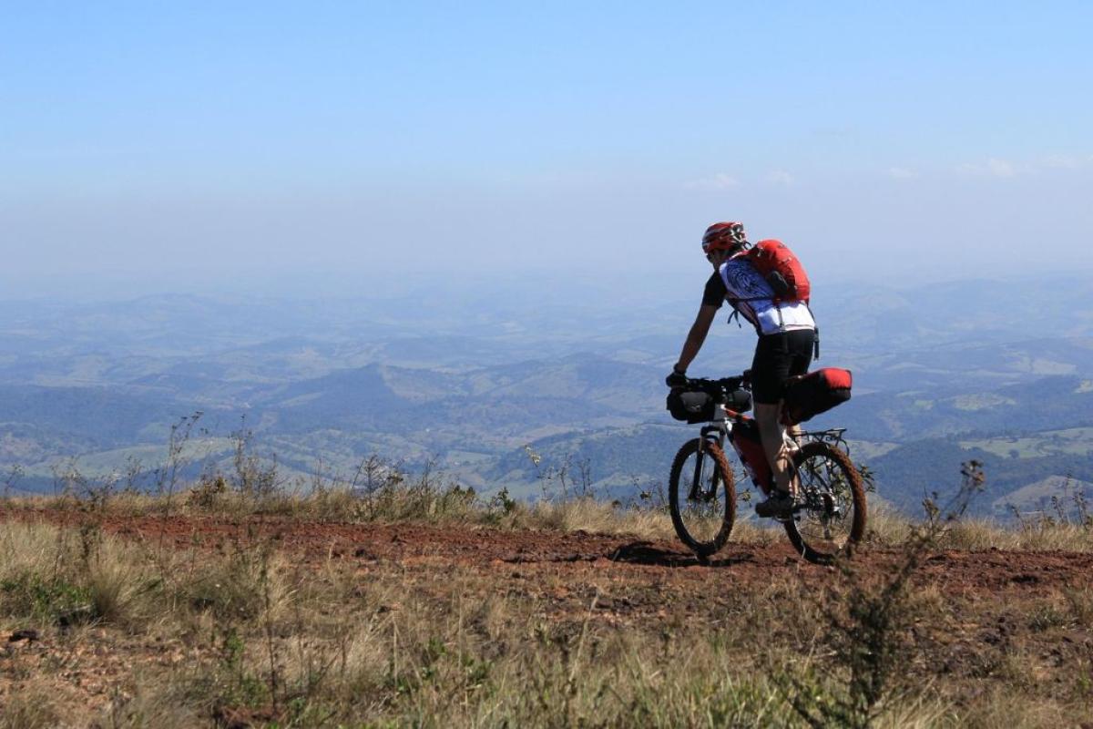 Cicloturismo - Foto di <a href="https://pixabay.com/it/users/northpak-4621115/?utm_source=link-attribution&utm_medium=referral&utm_campaign=image&utm_content=2085698">Fernando Northpak</a> da <a href="https://pixabay.com/it//?utm_source=link-attribution&utm_medium=referral&utm_campaign=image&utm_content=2085698">Pixabay</a>